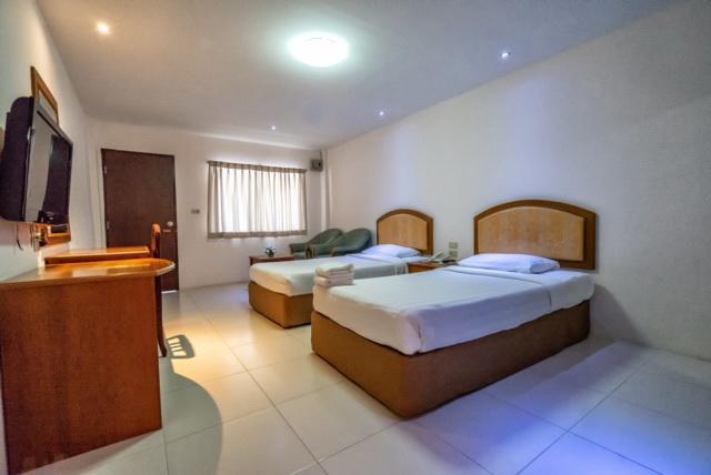 Golden House Service And Apartment Rayong Bagian luar foto