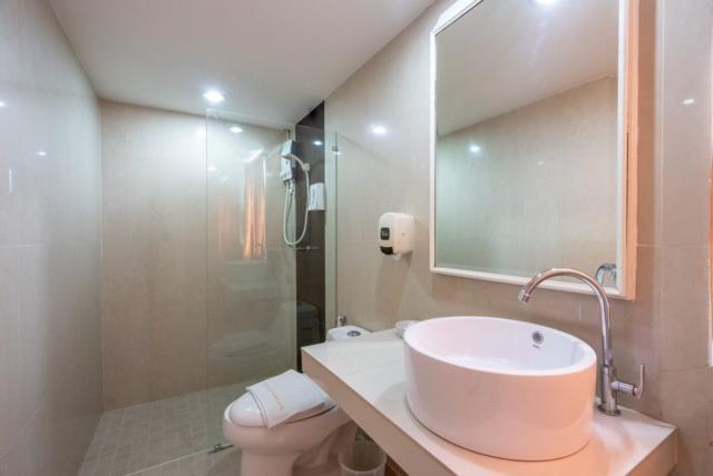 Golden House Service And Apartment Rayong Bagian luar foto